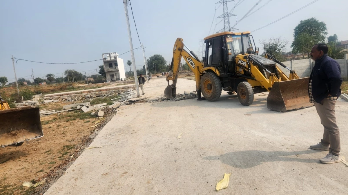 भू-माफिया पर प्रशासन का शिकंजा: ग्वालियर में सरकारी जमीन पर काट रहे थे कॉलोनी, निर्माण ध्वस्त