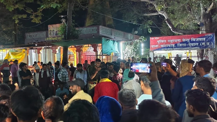 इंदौर-बैतूल हाईवे के डेंजर जोन कालापाठा में बस ने बाइक सवार को रौंदा, भीड़ ने किया जाम