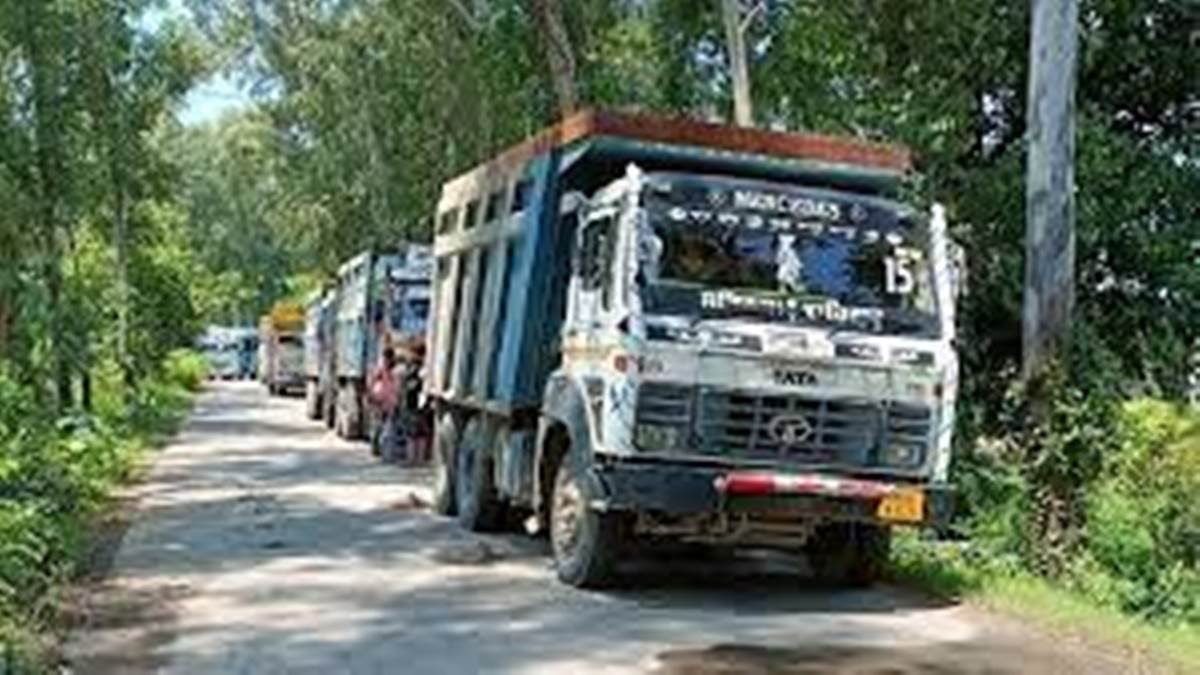 Gwalior Transport News: नेशनल परमिट नहीं हो पा रहे जारी, वाहन थमे