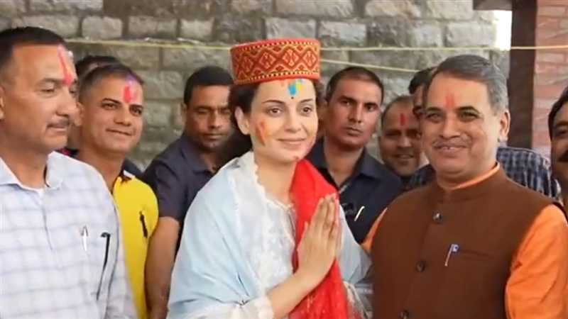 Holi 2024 LIVE: लोकसभा का टिकट मिलने के बाद कंगना ने मंडी में खेली होली, लगाया 'जय श्रीराम का नारा'