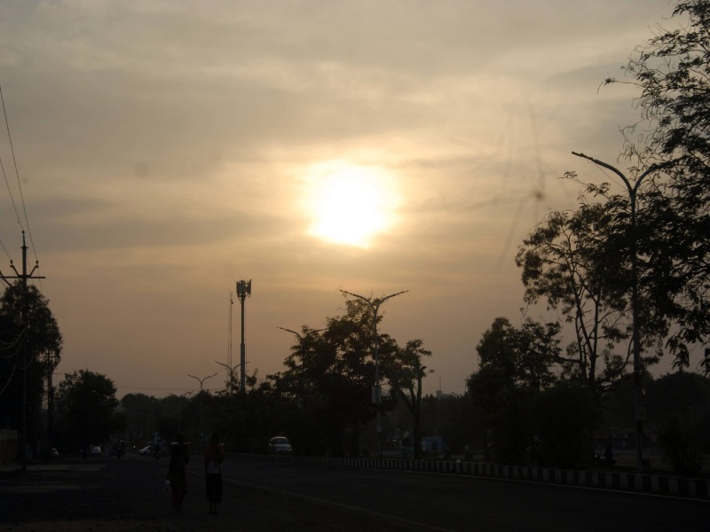 MP Weather : अप्रैल में पड़ने वाली है तेज गर्मी, तापमान जाएगा 45 डिग्री पार, चलेगी हीट वेव, छा सकते है बादल, जानें पूरे महीने के मौसम का हाल