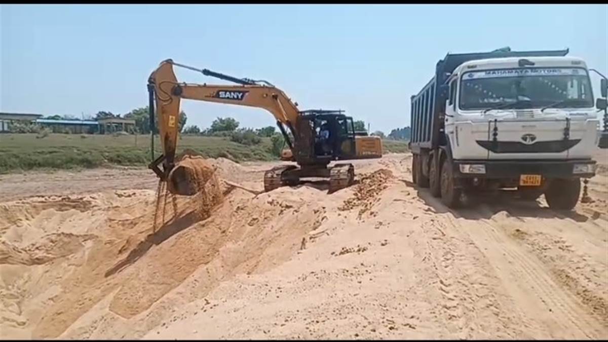 Janjgir Champa News: सोन नदी पर रेत का अवैध उत्खनन