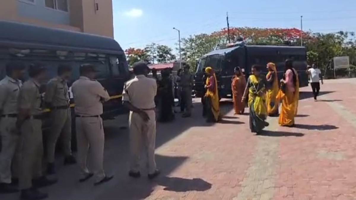 Ratlam Crime News: रतलाम में दो साथियों की गिरफ्तारी का विरोध करने पहुंचे नौ किन्नर भी गिरफ्तार, जेल भेजा