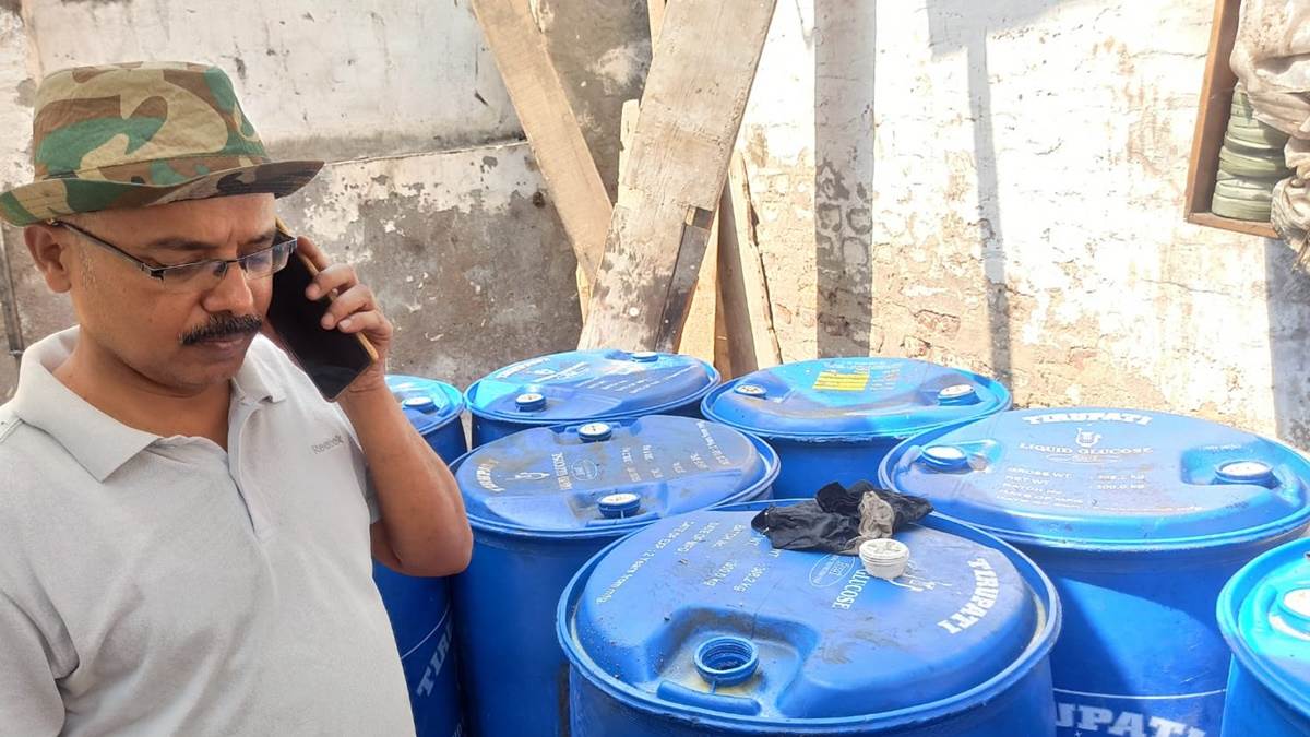 खंडवा में जानवरों की चर्बी मिलाकर बनाया जा रहा था घी, प्रशासन ने जब्त किए इससे भरे कई ड्रम; हड्डियां और खाल भी