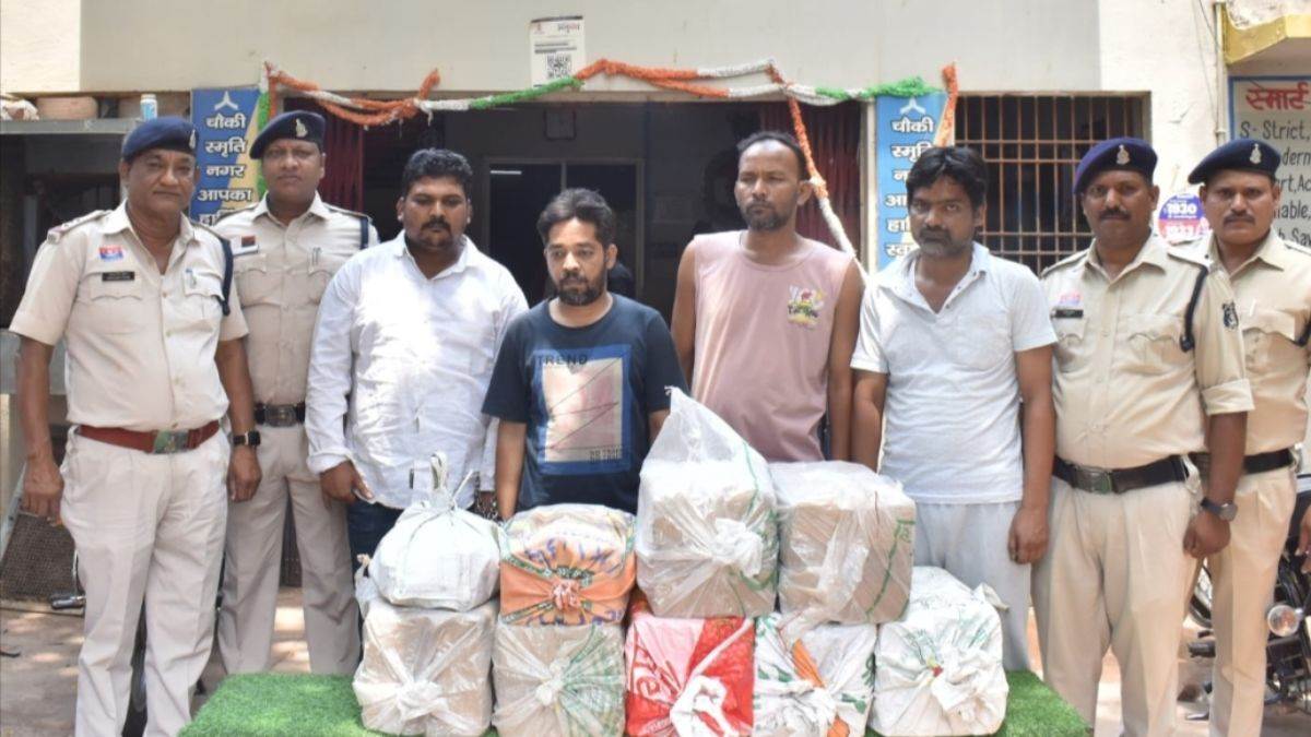 भिलाई में कोडीन सिरप तस्करी का भंडाफोड़, फर्जी लाइसेंस से कारोबार, मुख्य सरगना सहित चार गिरफ्तार; लाखों का सामान जब्त