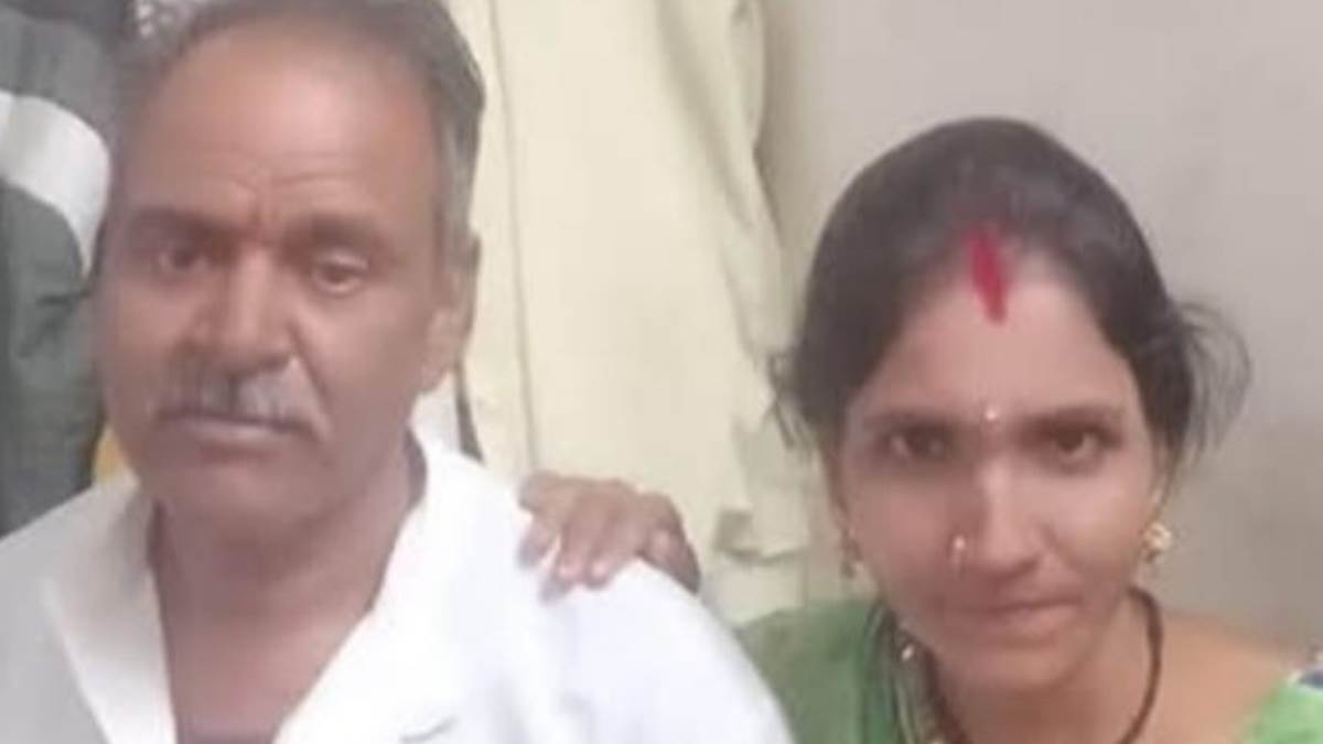 सिवनी में हादसा, सड़क पर पलटा चावल से भरा ट्रक, विवाह समारोह से लौट रहे बाइक सवार पति-पत्नी की दबकर मौत