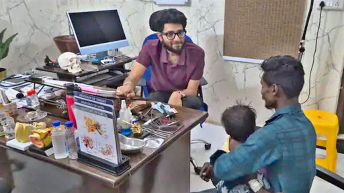 बड़वानी में 2 साल की बच्ची के गले में फंसी प्लास्टिक क्लिप,  जिला अस्पताल के डॉक्टरों ने दूरबीन से बचाई जान