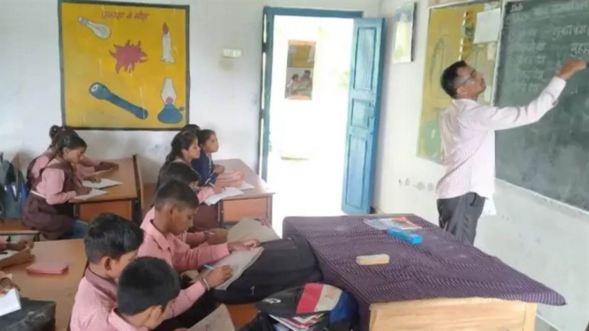 उत्तर प्रदेश के शिक्षामित्रों के लिए खुशखबरी, सरकार ने जारी किया 250 करोड़ रुपये का फंड; अब मिलेगी इतनी सैलरी