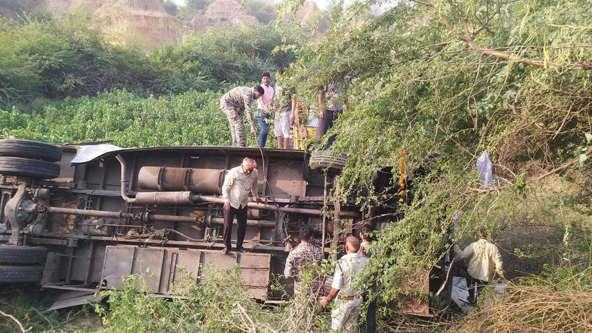 Bhind Bus Accident: Bus driver got sleepy nap, railing broke 50 feet deep into a ditch ... 15 passengers injured