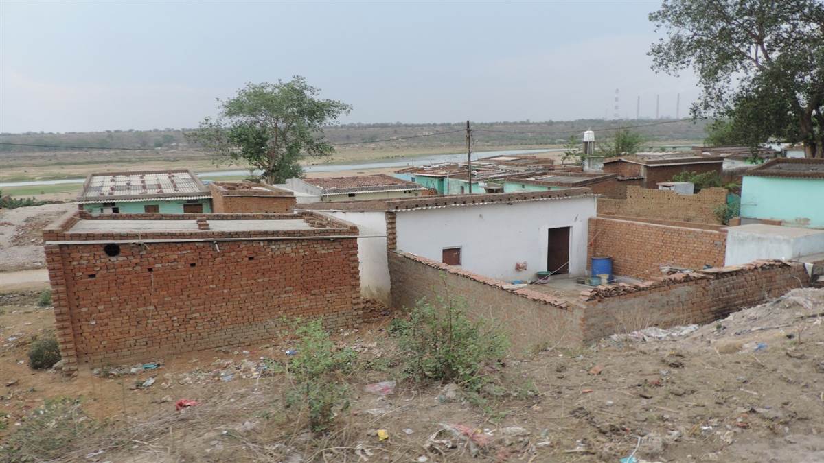 कोरबा में हसदेव नदी पर भू-माफिया का कब्जा, रेतीले हिस्से में खंभे गाड़कर खड़े किए 6,000 अवैध मकान