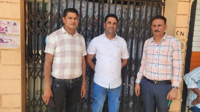आयुर्वेद की डिग्री थी, एलोपैथी से कर रहा था इलाज, इंटरनेट मीडिया पर भी कर रहा था उपचार