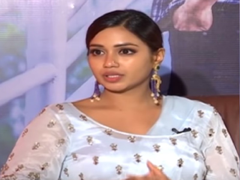 Tamil actress nivetha pethuraj finds cockroach in her meals ordered by  swiggy