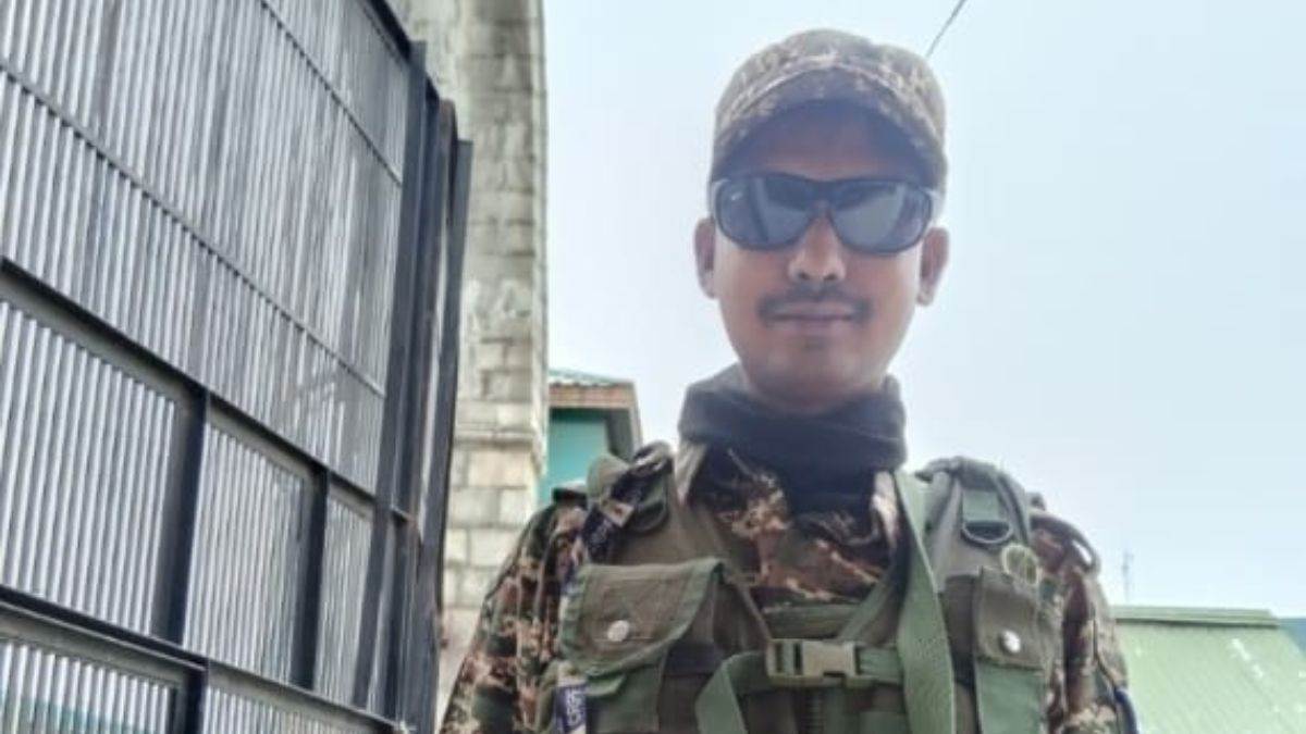 छत्तीसगढ़ के बलरामपुर मे CRPF जवान ने आम के पेड़ पर लगाई फांसी, पत्नी और ससुराल पक्ष पर प्रताड़ना के आरोप