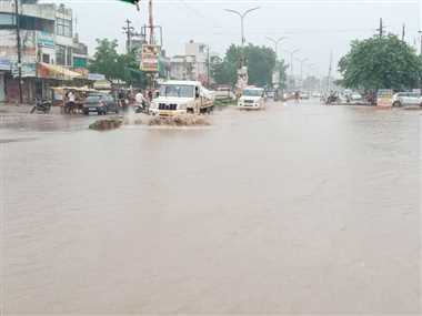 तेज बारिश से तरबतर दुर्ग जिला, निचली बस्तियों में भरा पानी - Durg district subdued by heavy rain water filled in lower settlements