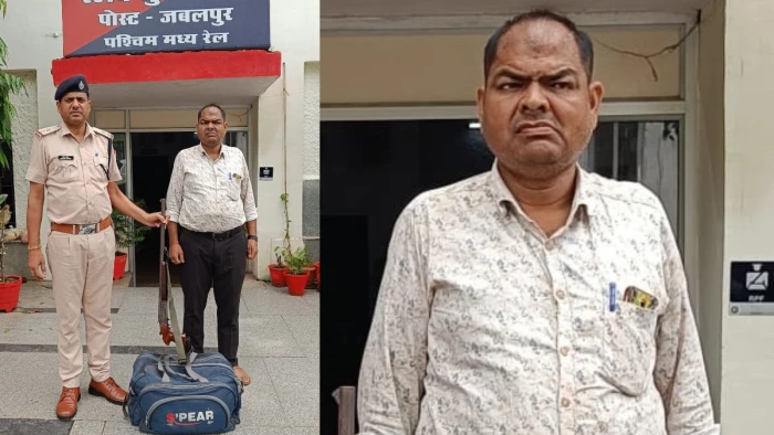 नशे में रेलवे स्टेशन पर भूला लाइसेंसी बंदूक से भरा बैग, हथियार देखकर मचा हड़कंप