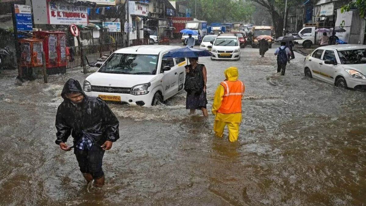 Heavy Rain Alert: मध्य प्रदेश, छत्तीसगढ़, गुजरात, राजस्थान समेत 13 राज्यों में भारी बारिश का अलर्ट… अगले सात दिन जरा बचके