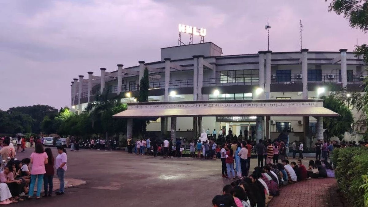 HNLU में वायरल फीवर का कहर, हर रोज 20-30 छात्र पहुंच रहे अस्पताल, एक महीने में आंकड़ा 900 के पार
