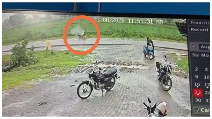मुंगेली जिले के पंडरभट्टा गांव में खेत से लौट रही महिला पर गिरी आकाशीय बिजली