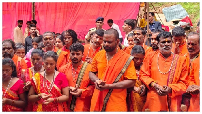 काशी से 419 किमी पैदल चलकर मैनपाट के चोरकीपानी धाम पहुंचे कांवड़िए, किया जलाभिषेक