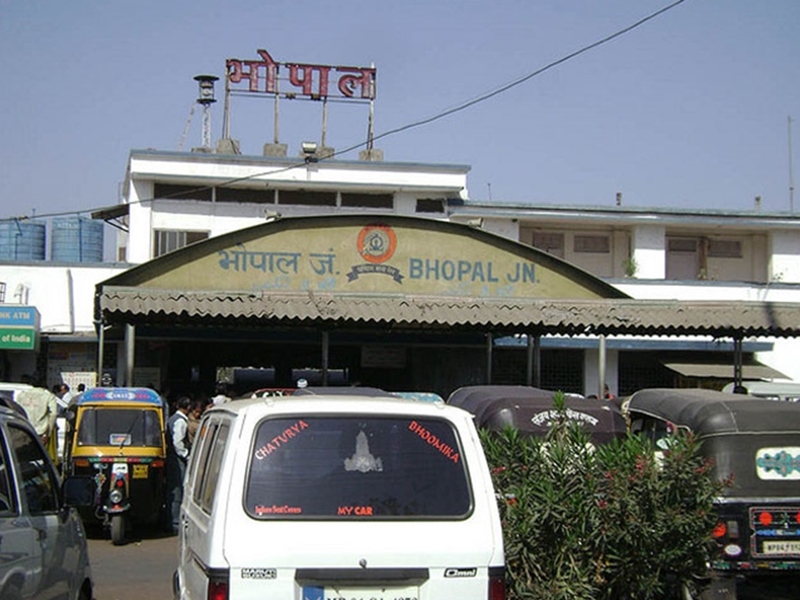 Bhopal Railway News: भोपाल स्टेशन का नया भवन दोनों फुट ओवरब्रिज से जुड़ेगा, यात्रियों को होगी सहूलियत