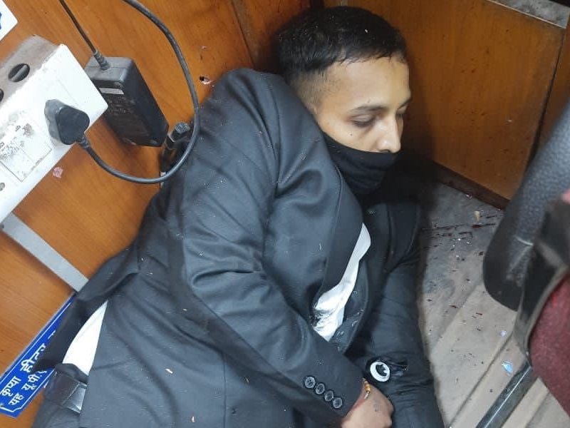 Delhi Rohini Court Gangwar The miscreants disguised as a lawyer shot the  gangster in the courtroom both killed in a retaliatory encounter