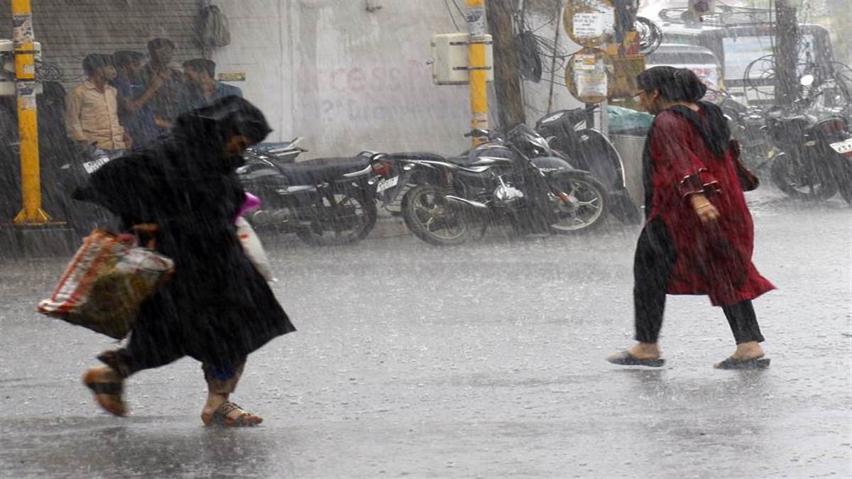 Indore Weather Update बादलों व हल्की वर्षा से तापमान में आई गिरावट