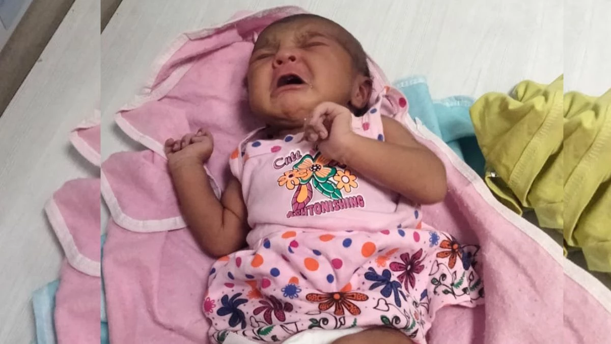 MP News: दुधमुंही बच्ची को मां ने चाय की दुकान पर छोड़ा, स्टॉल के ऊपर बिलखती रही मासूम