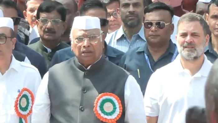 कांग्रेस की बिहार में 85 साल बाद CWC की बैठक, RJD पर सीट शेयरिंग फॉर्मूले में दबाव बनाने की रणनीति