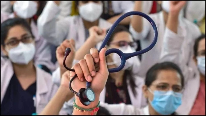 छत्तीसगढ़ के MBBS इंटर्न्स को बड़ा तोहफा! अब हर महीने मिलेंगे 25,000 रुपये स्टाइपेंड, राज्य सरकार ने दी मंजूरी