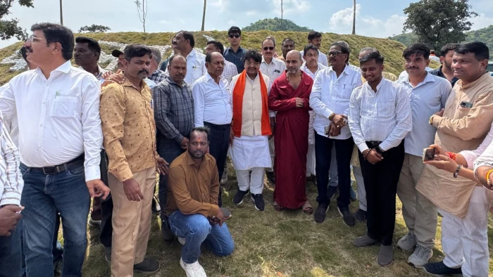 इंदौर की दतुनी पहाड़ी का नाम ऋषि पर्वत होगा, 25 हजार पौधे लगाकर महाअभियान का शुभारंभ