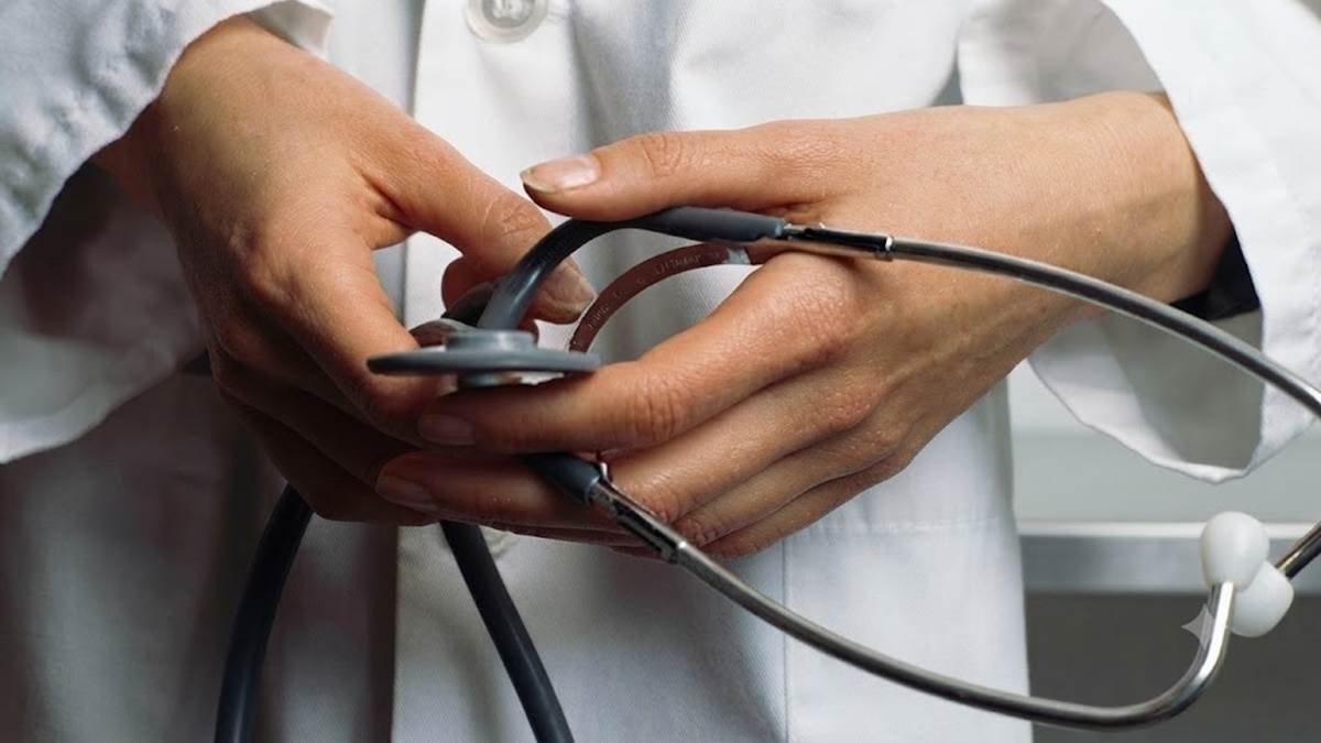 इंदौर में मेडिकल छात्रा से प्रताड़ना के बाद डीन के निर्देश, सप्ताह में 48 घंटे से ज्यादा काम नहीं