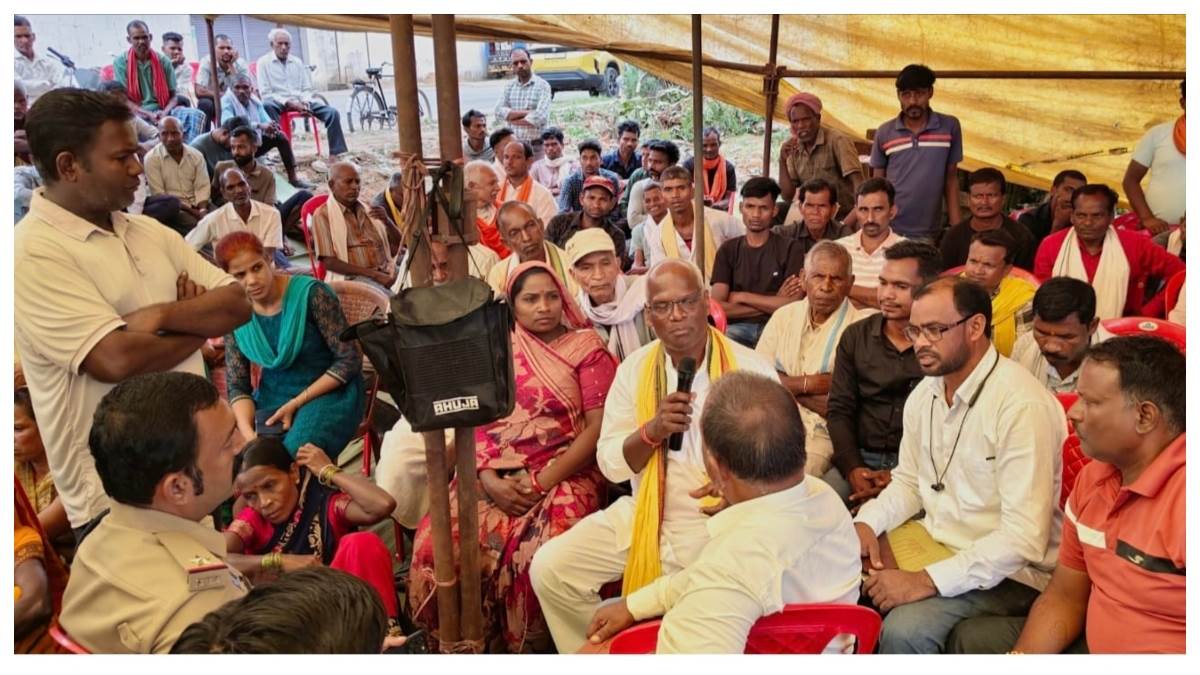 सरकारी जमीन पर अवैध कब्जे से भड़का ग्रामीणों का आक्रोश, कल्याणपुर में प्रतापपुर-अंबिकापुर मार्ग तीन घंटे रहा पूरी तरह बाधित