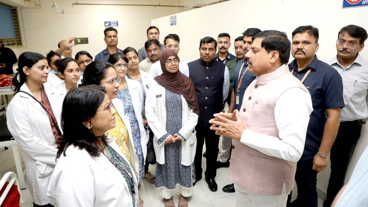 भोपाल में हमीदिया अस्पताल पहुंचे सीएम मोहन यादव, कार्बाइड गन से घायल बच्चों का हालचाल जाना