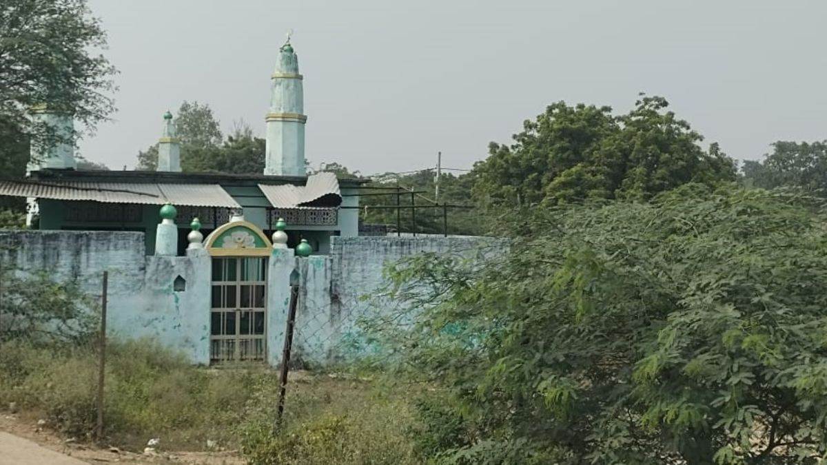 छतरपुर में माहौल बिगाड़ने का प्रयास, मस्जिद में लगाई आग, पुलिस ने छह लोगों पर दर्ज किया मुकदमा