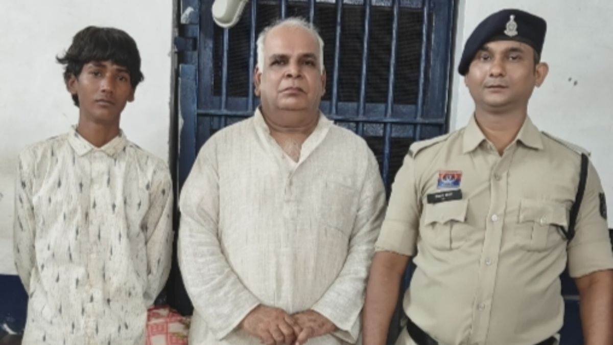 छत्तीसगढ़ में मतपेटी चोर गिरफ्तार, खरीदने वाला कबाड़ी भी अरेस्ट; 6 मतपेटियां और सामान बरामद