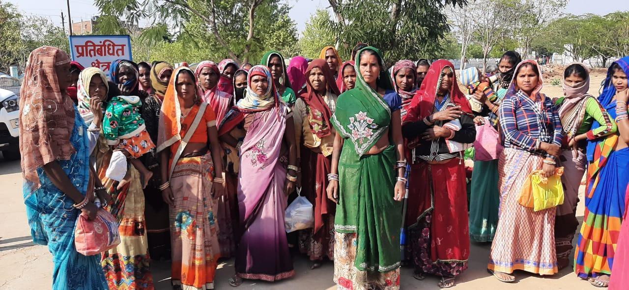 Sheopur: Women of four villages submitted memorandum to the administration for malnutrition money