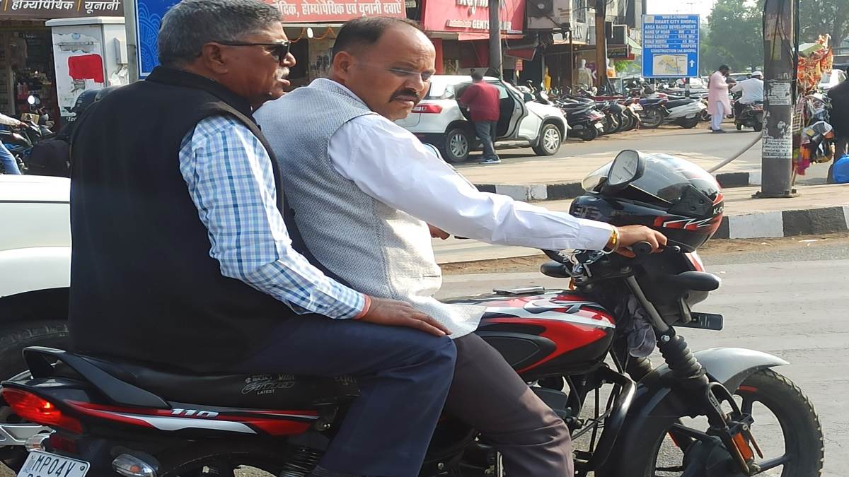 Bhopal News दोपहिया में पीछे बैठने वाले नहीं लगा रहे हेलमेट, शुक्रवार