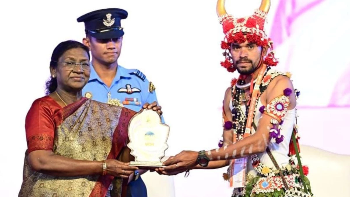 जनजातीय गौरव दिवस 2025: कोंडागांव मांदरी नृत्य दल को राज्यस्तरीय महोत्सव में प्रथम स्थान, राष्ट्रपति ने सम्मानित किया