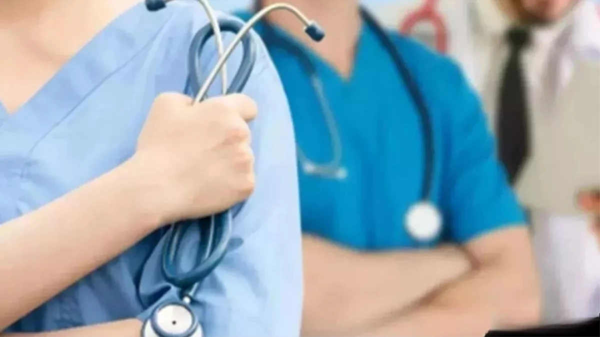 फर्जी हाजिरी मामले में 13 डॉक्टरों का कटेगा वेतन, 25 को नोटिस और एक की बर्खास्तगी तय