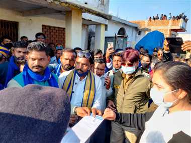 गनयारी की घटना के विरोध में सड़कों पर उतरे लोग