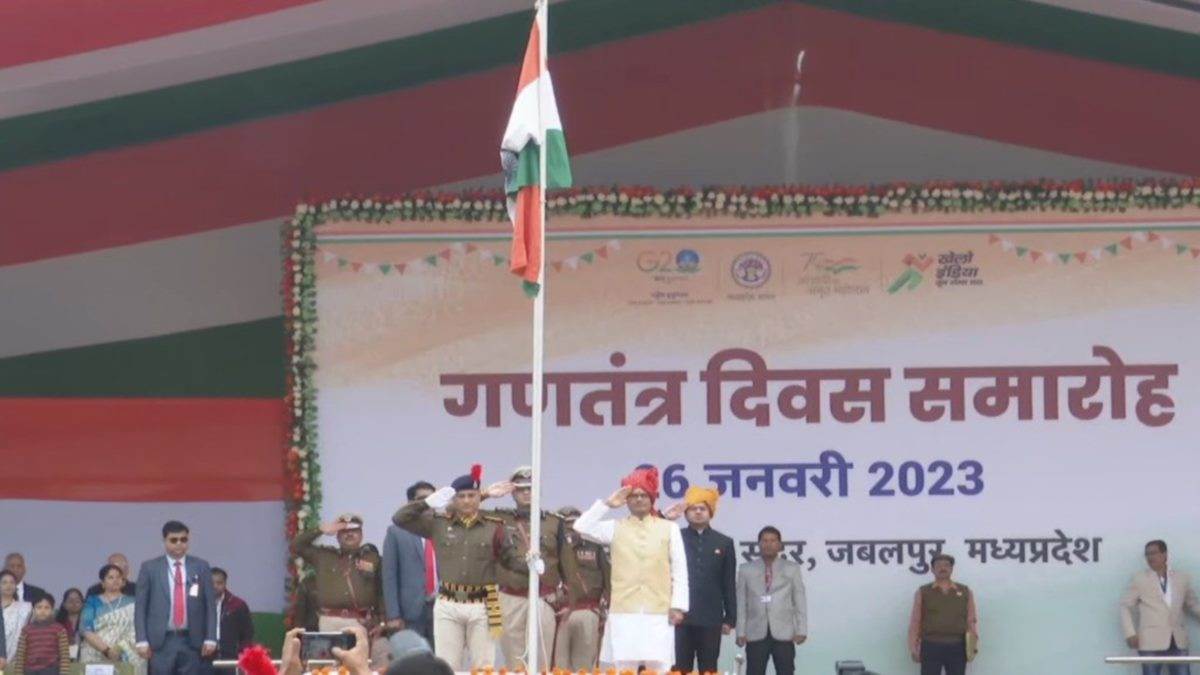 MP Republic Day 2023: राज्यपाल ने भोपाल में और सीएम शिवराज ने जबलपुर में किया ध्वजारोहण