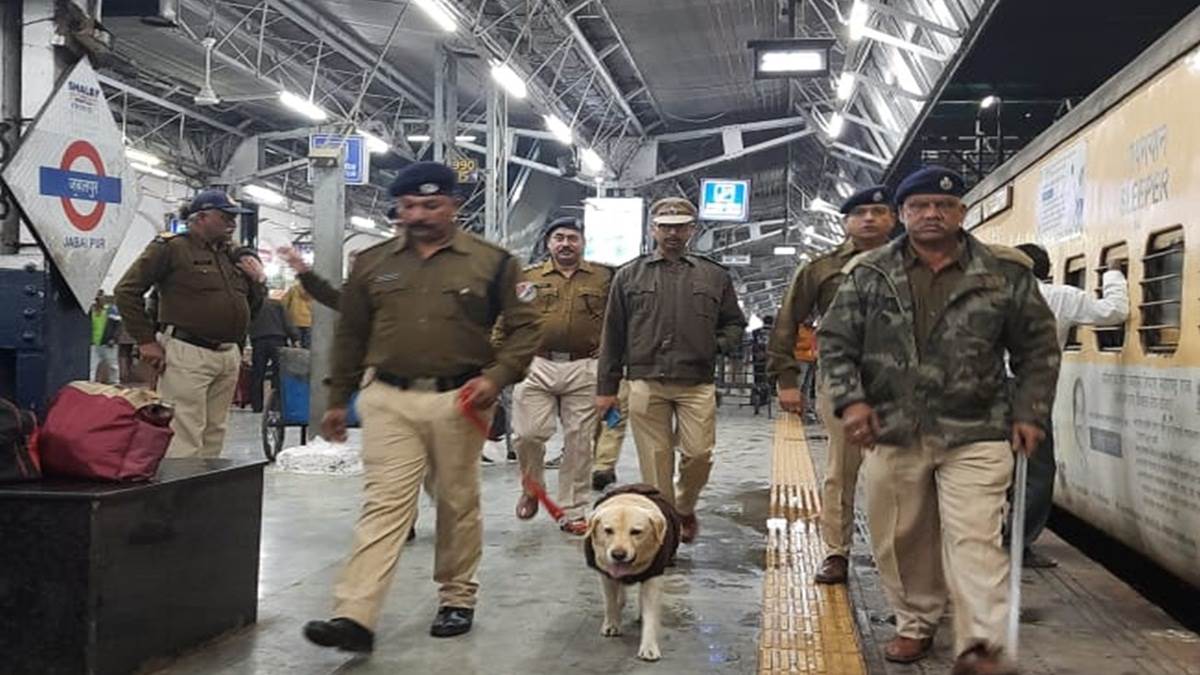 Jabalpur News : जनरल टिकट लेकर कर रहे थे एसी कोच में यात्रा, रेलवे ने पकड़ा