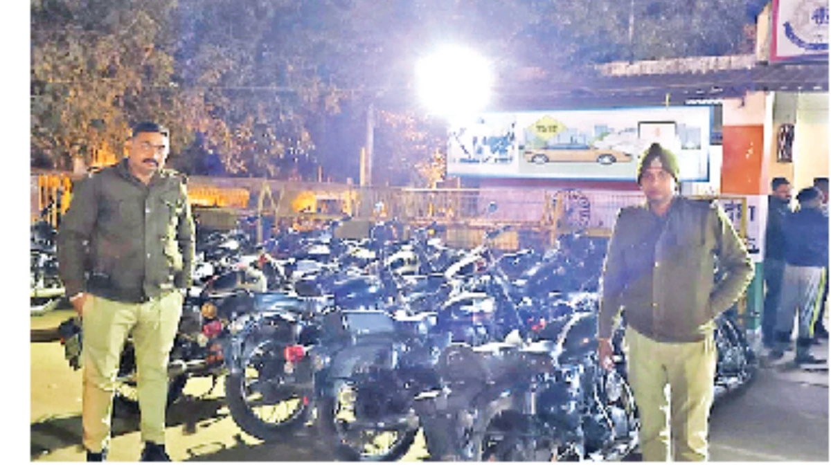 ग्वालियर में 'पटाखा' छोड़ती बुलेट पर पुलिस का एक्शन, 21 गाड़ियां जब्त, 111 चालकों से वसूला 55 हजार जुर्माना