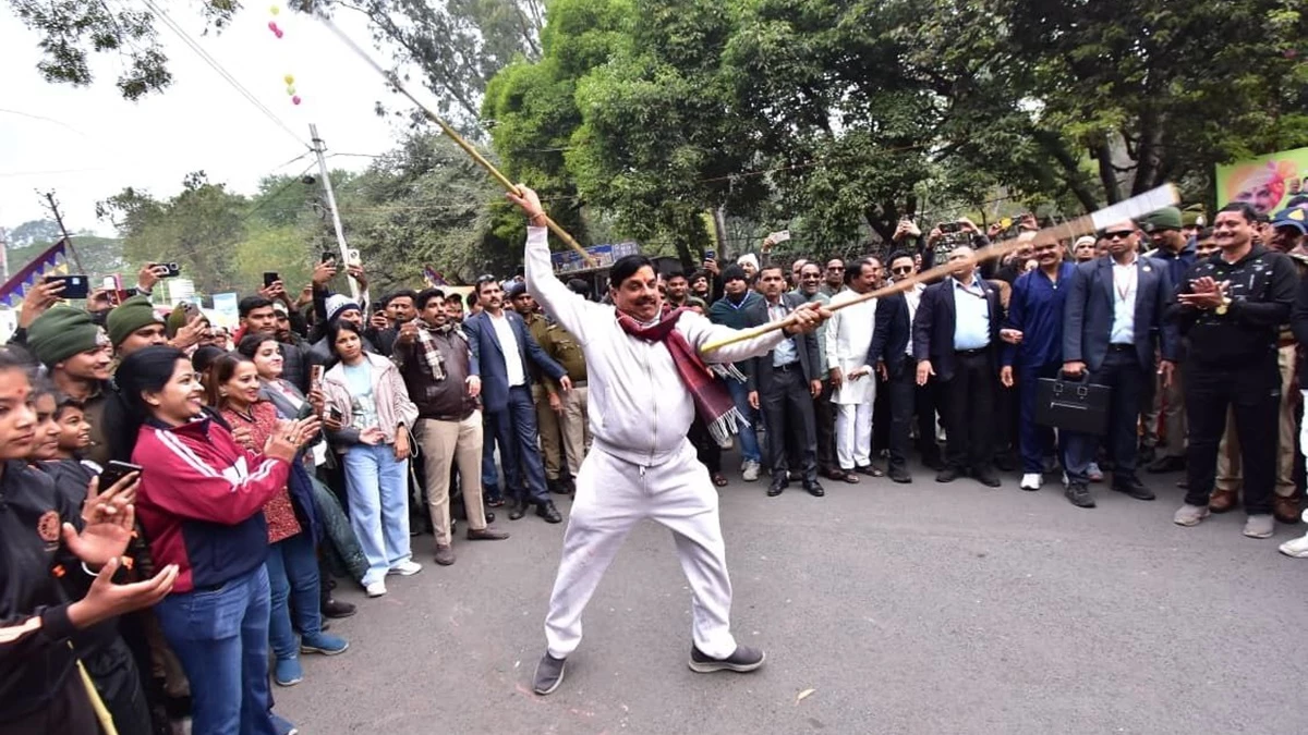 मध्य प्रदेश के सीएम डॉ. मोहन यादव का अलग अंदाज, लाठियां घुमाकर दिखाई कलाबाजी