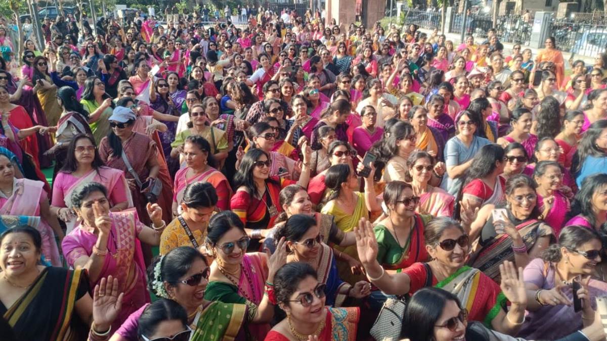 Indore News: इंदौर में साड़ी वॉकथॉन आयोजित, हथकरघा के प्रति किया जागरूक - Indore News Saree walkathon organized in Indore created awareness about handloom