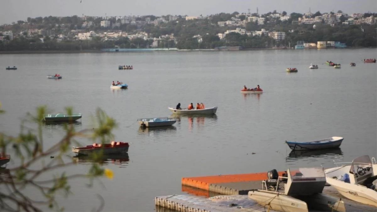 भोपाल के बड़े तालाब पर प्रशासन की बड़ी स्ट्राइक... VIP रोड पर रसूखदारों के निर्माण चिह्नित, राज्यमंत्री के बंगले पर भी लगा पीला निशान