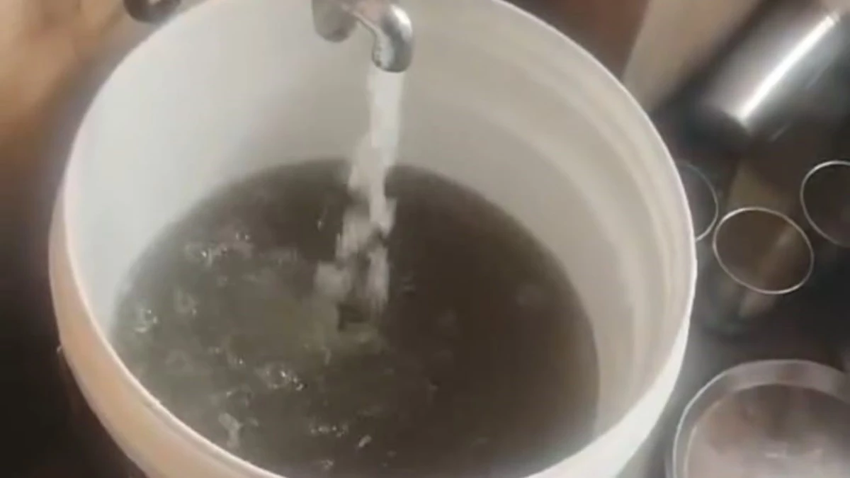 उज्जैन में पेयजल लाइन में मिल रहा अस्पताल के सीवेज का पानी, इंदौर की घटना से भी नहीं लिया सबक