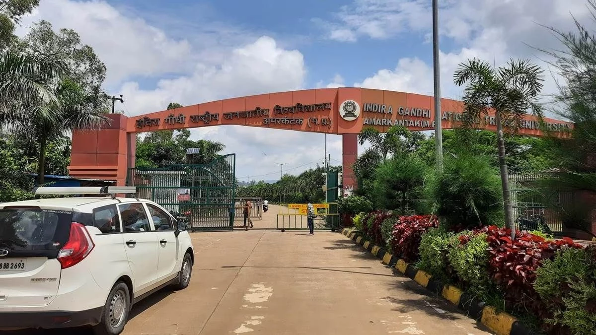 विधानसभा में गूंजा इंदिरा गांधी जनजातीय विवि अमरकंटक का 'फर्जीवाड़ा', अफसरों के परिजनों को गलत तरीके से प्रवेश दिलाने के आरोप