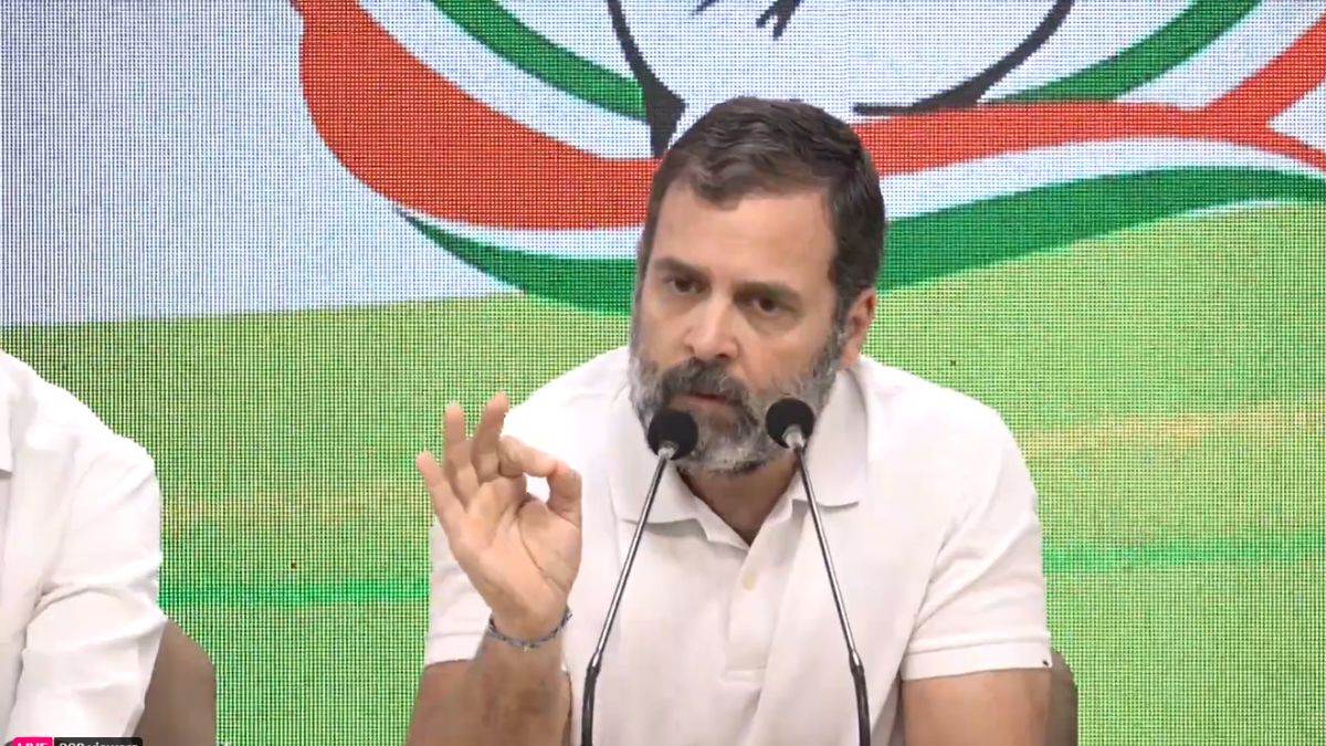 'मैं नहीं डरता', आगे भी लड़ता रहूंगा: राहुल गांधी 'I am not afraid', will continue to fight: Rahul Gandhi
