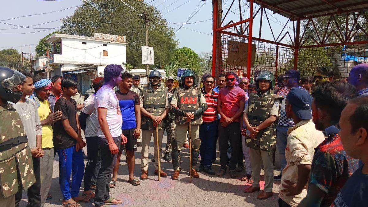 Umaria News: होली पर एडीजीपी डीसी सागर पहुंचे नौरोजाबाद, लिया सुरक्षा व्यवस्था का जायजा